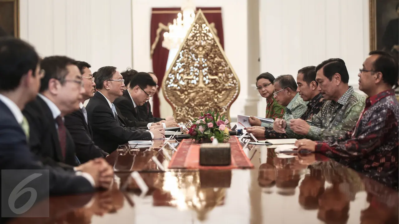 20160509-Presiden Jokowi Terima Kunjungan Delegasi China di Istana-Jakarta