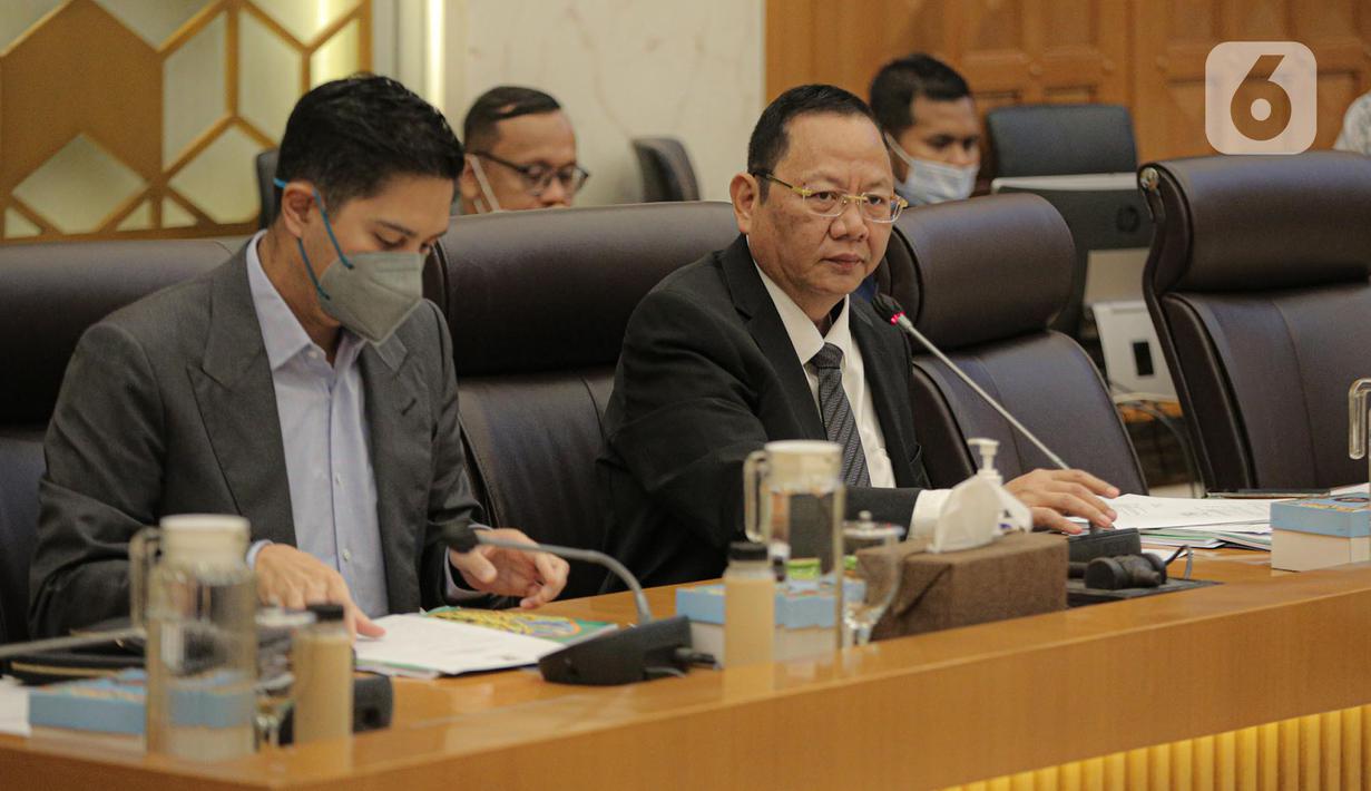 Ketua Komisi IV DPR RI Sudin saat rapat kerja dengan Menteri Pertanian (Mentan) Syahrul Yasin Limpo di Kompleks Parlemen Senayan, Jakarta, Senin (16/1/2023). Raker tersebut membahas mengenai Kinerja Kementerian Pertanian mulai dari program-program kerja yang tidak memberikan dampak signifikan terhadap petani, hingga data stok pangan yang berbeda. (Liputan6.com/Faizal Fanani)