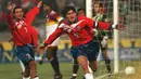Ivan Zamorano merupakan pemain senior yang berhasil antar Timnas Chile menyabet medali perunggu Olimpiade Sydney 2000. Bam Bam (julukan Zamorano) juga dinobatkan sebagai top skor pada Olimpiade musim panas tersebut dengan menorehkan enam gol. (Foto: AFP/Martin Thomas)