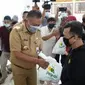 Gubernur Sulut Olly Dondokambey menyalurkan langsung bantuan tersebut di Masjid Raya Ahmad Yani, Manado, Selasa (4/5/2021).