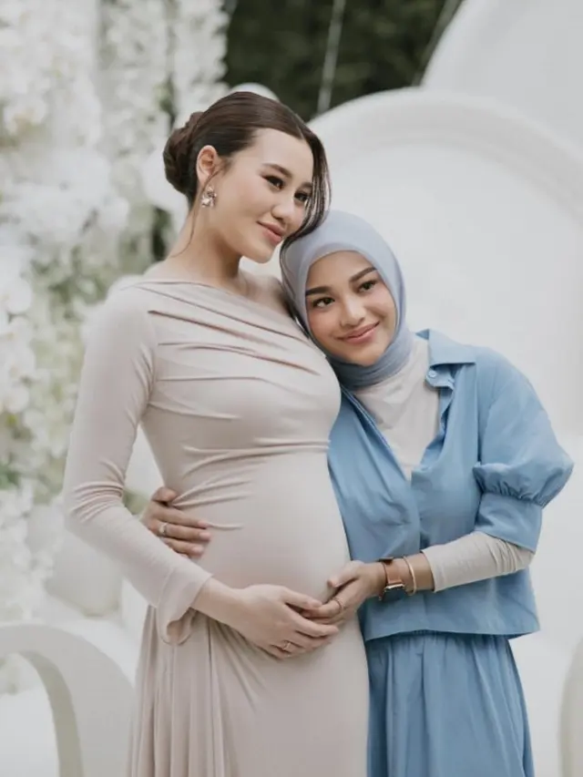 Inspirasi Sanggul Kecil ala Aaliyah Massaid