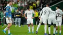 Skor imbang 1-1 membuat Real Madrid semakin sulit mengejar pimpinan klasemen Liga Spanyol saat ini, Barcelona. Mereka kini bertengger di posisi dua dengan raihan 74 poin atau terpaut delapan angka dari Blaugrana. (AP Photo/Jose Breton)