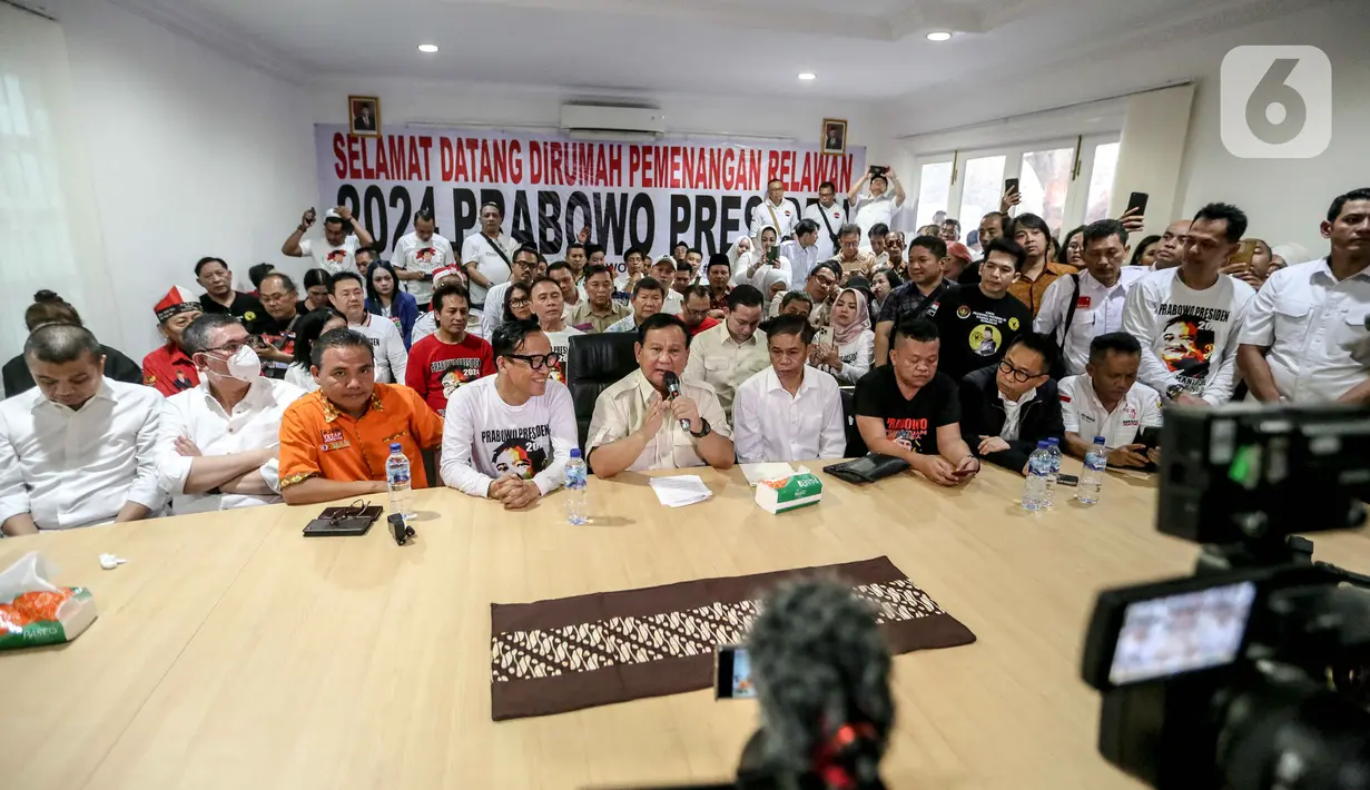 Relawan yang hadir di lokasi kompak memakai atribut bertuliskan Prabowo. (Liputan6.com/Faizal Fanani)