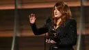 Meghan Trainor tak kuasa menahan tangis saat menerima penghargaan Best New Artist pada Grammy Awards ke-58 di Los Angeles, Senin (15/2). Penyanyi asal Massachusetts ini mencuri perhatian sejak 2014 dengan lagu "All About That Bass" (REUTERS/Mario Anzuoni)