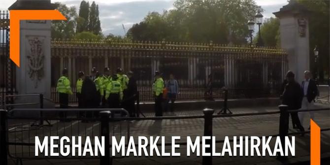 VIDEO: Pria Ditangkap di Depan Istana Buckingham
