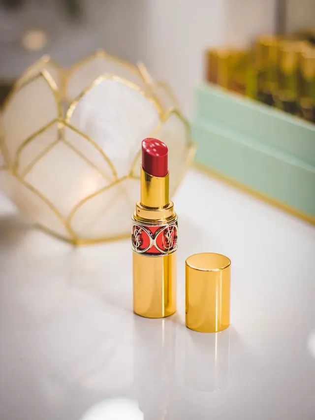 Jenis Lipstik yang Cocok untuk Pemilik Bibir Kering