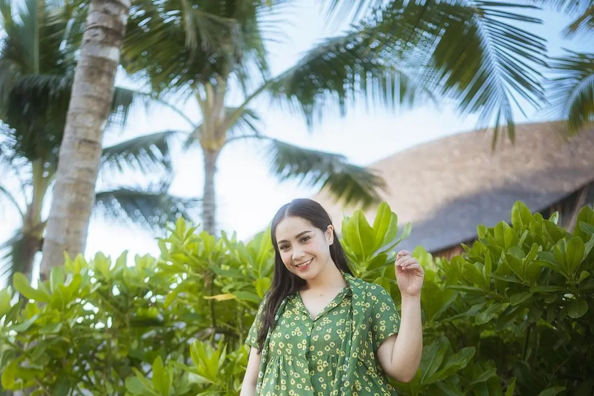 8 Outfit Liburan ke Bali ala Selebriti, Nagita Slavina hingga Maudy Ayunda