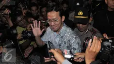 Staf Khusus Gubernur DKI Jakarta, Basuki Tjahaja Purnama (Ahok), Sunny Tanuwidjaja usai memenuhi panggilan KPK, Jakarta, Rabu (13/4/2016). (Liputan6.com/Helmi Afandi)