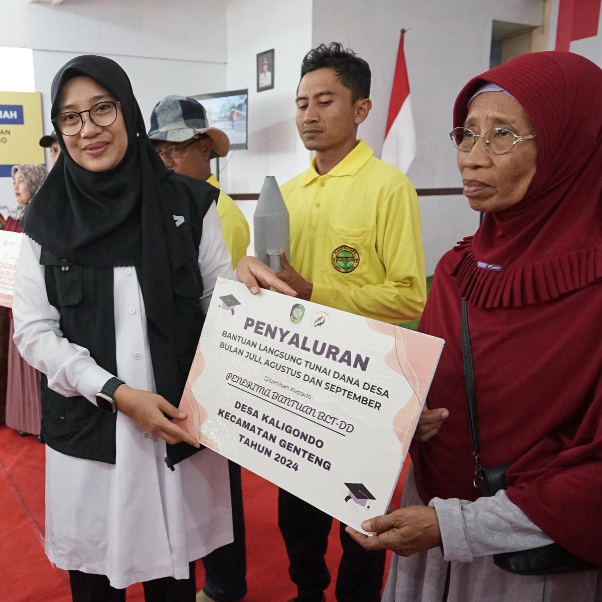 Bupati Banyuwangi Ipuk Fiestiandani Ngantor di Desa