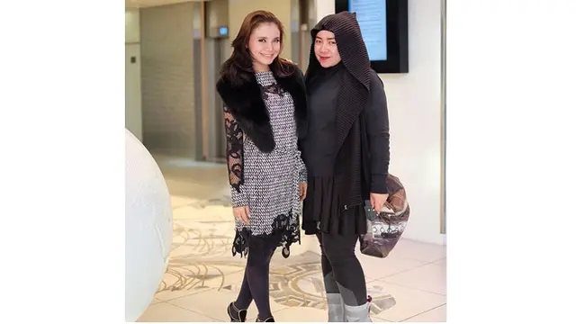 Tak hanya berkarya, Rossa dan Melly juga kerap menghabiskan waktu bersama.