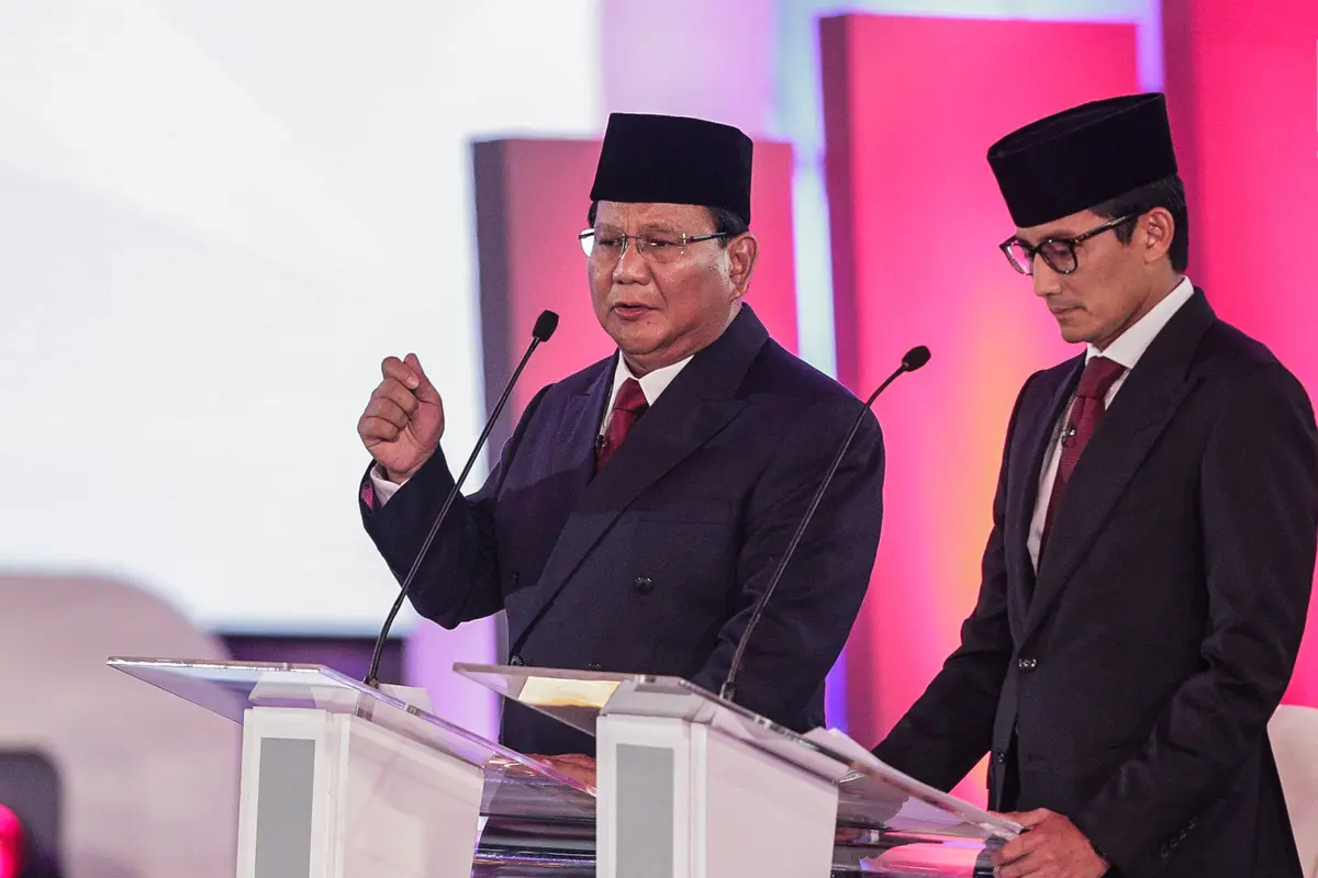 Ekspresi Prabowo - Sandiaga Uno Saat Debat Pilpres 2019