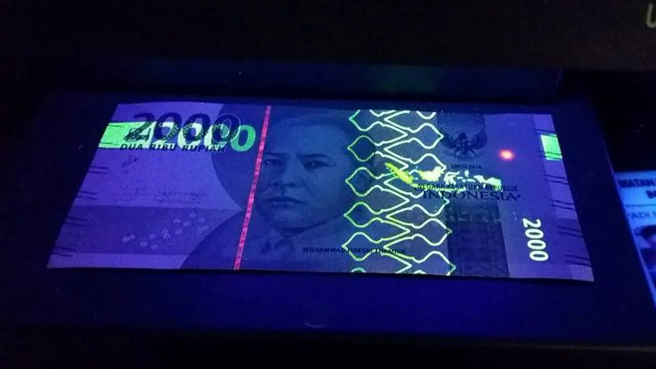 Kerennya Uang Rupiah Baru di Bawah Sinar Ultraviolet