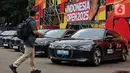 Sebanyak 15 unit kendaraan diserahkan untuk mendukung mobilitas para atlet dan tamu VIP selama turnamen berlangsung. (Liputan6.com/Angga Yuniar)