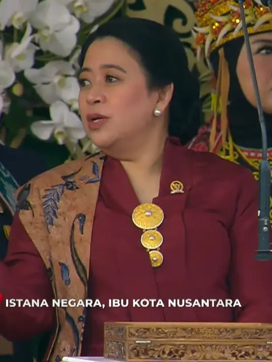 Anggun elegan, warna merah fuchsia ini berpadu sempurna dengan tone kulit Puan Maharani. [Foto: YouTube Sekretariat Presiden]