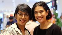 Potret Artis Mualaf Bareng Ibunda. (Sumber: Instagram/therealdisastr)