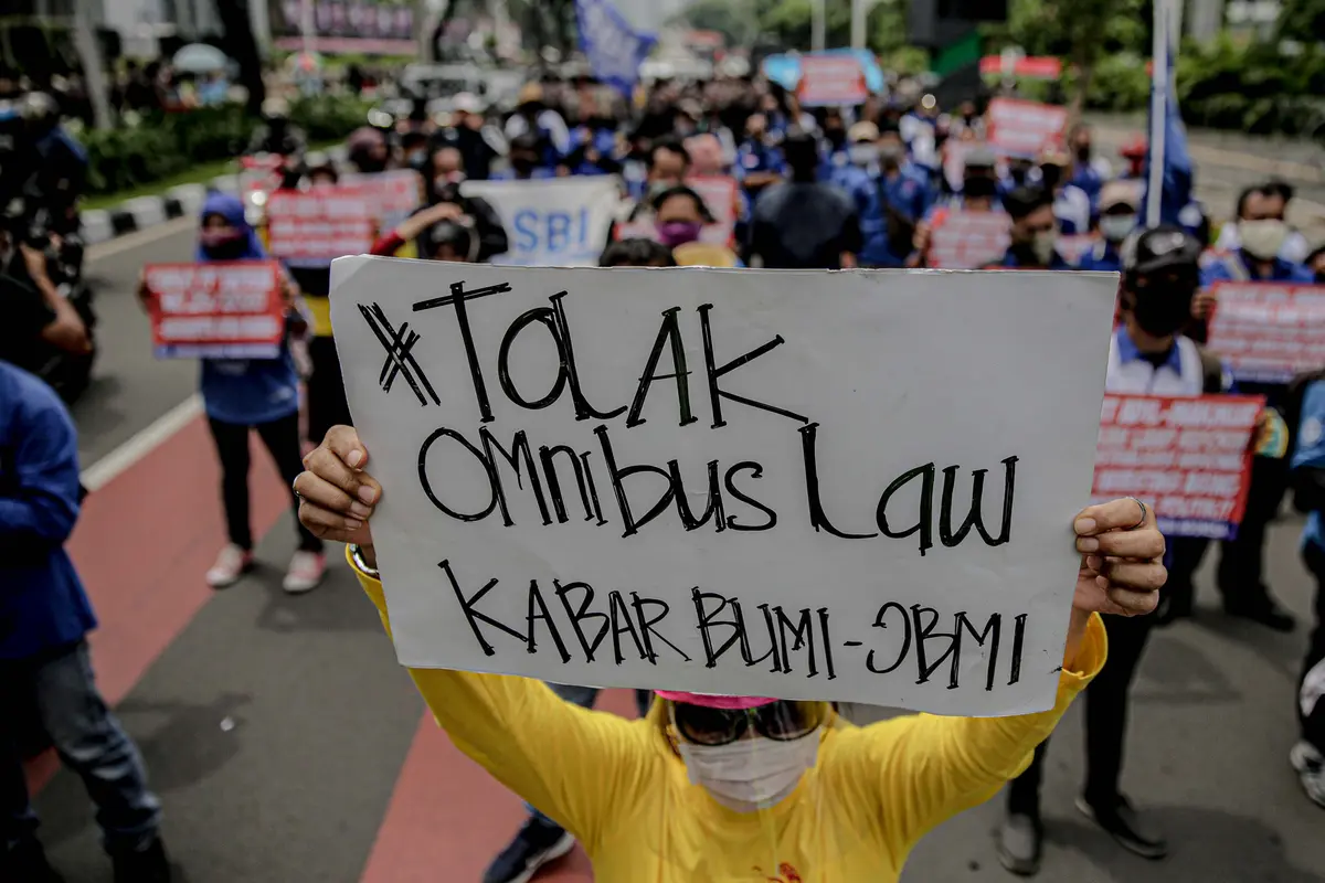 Demo Tolak Omnibus Law di Gerbang Pemuda