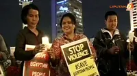 [VIDEO] Nyala Lilin Warnai Aksi Dukung Mesir di Bundaran HI