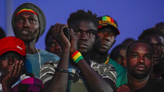 Wajah-wajah Lesu Suporter Senegal