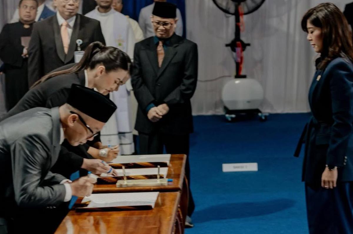 Penampilan Elegan Raline Shah di Pelantikan Staf Khusus Komdigi, Detail Bros Emas Jadi Sorotan