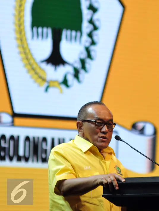 Ketum Partai Golkar Aburizal Bakrie (ARB) saat memberikan pidato terakhirnya di Munaslub Golkar, Nusa Dua, Bali (16/5). ARB mengucapkan terima kasih atas dukungan semua kader Golkar selama ia menjadi ketua umum. (Liputan6.com/Johan Tallo)