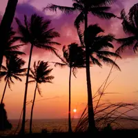 Matahari tenggelam di pantai Tamadehe, Ternate. (isthofals76/Instagram)