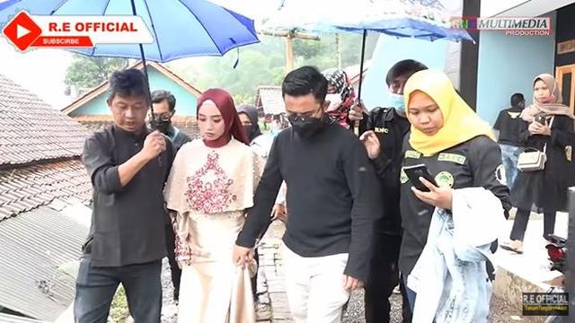 6 Potret Ega D'Academy Tampil di Hajatan, Bikin Heboh Satu Kampung