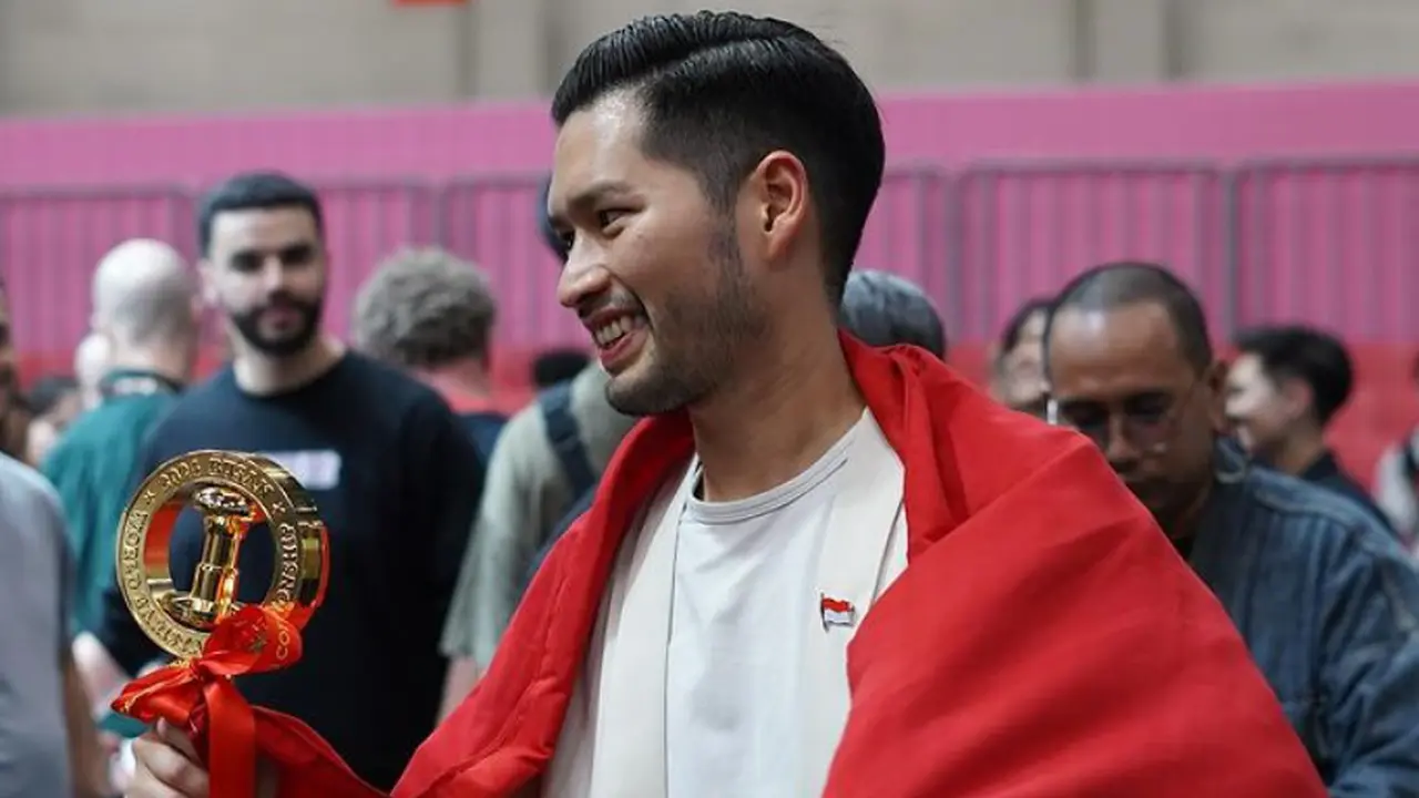 Mikael Jasin mengaku tidak percaya dirinya bisa berada di peringkat pertama dan menyebut pencapaian ini sebagai mimpi yang jadi kenyataan (Instagram/@mikaeljasin).