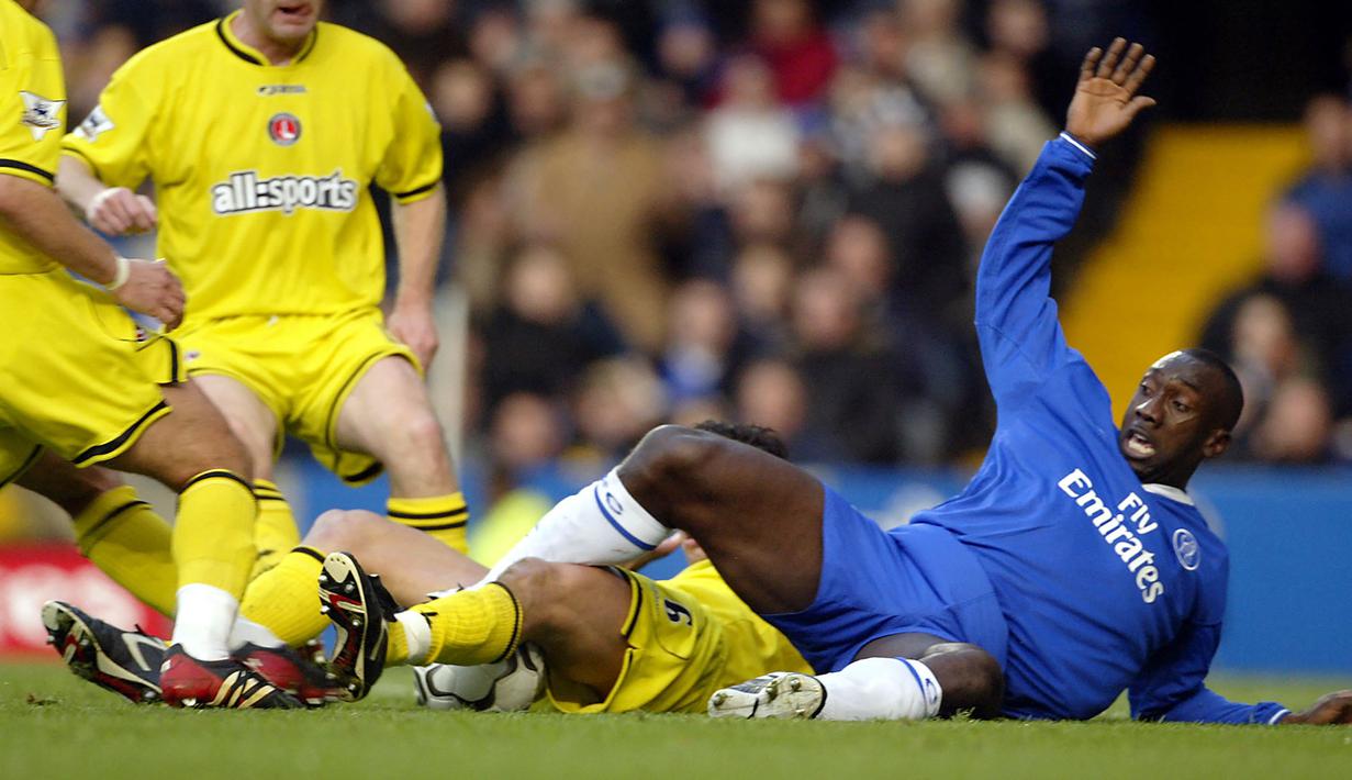 Jimmy Floyd Hasselbaink. Empat musim di Chelsea pada rentang 2000-2004 ia mampu mencetak 69 gol dari 136 laga di Premier League. Prestasi terbaiknya adalah membawa Liverpool menjuarai Community Shield pada tahun 2000. (Foto: AFP/Jim Watson)