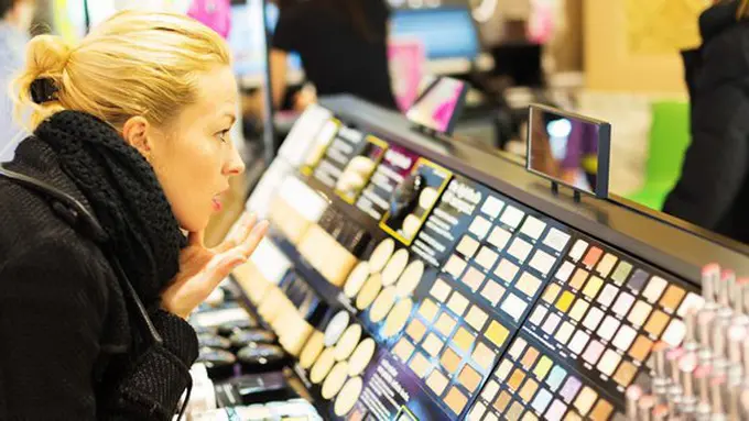 Make up makin banyak jenisnya/copyright: thinkstockphotos.com