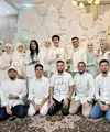 Pernikahan Irish Bella dan Haldy Sabri yang sederhana dihadiri oleh tamu undangan dengan dresscode serba putih. Termasuk Shireen Sungkar hingga Dhini Aminarti. Seperti apa potretnya? [@shireensungkar]