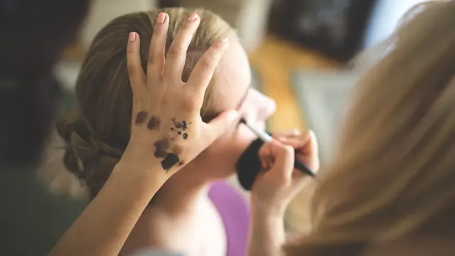 Aw! Terlihat Awet Muda Hanya dengan Makeup