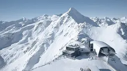 Das Central Ice Q  di Austria mempunyai hotel dengan restoran berfuturistik yang luar biasa. hotel dan restoran ini di pakai untuk pembuatan film James Bond "Spectre". Das Central Ice Q adalah hotel bintang lima. (Dailymail)