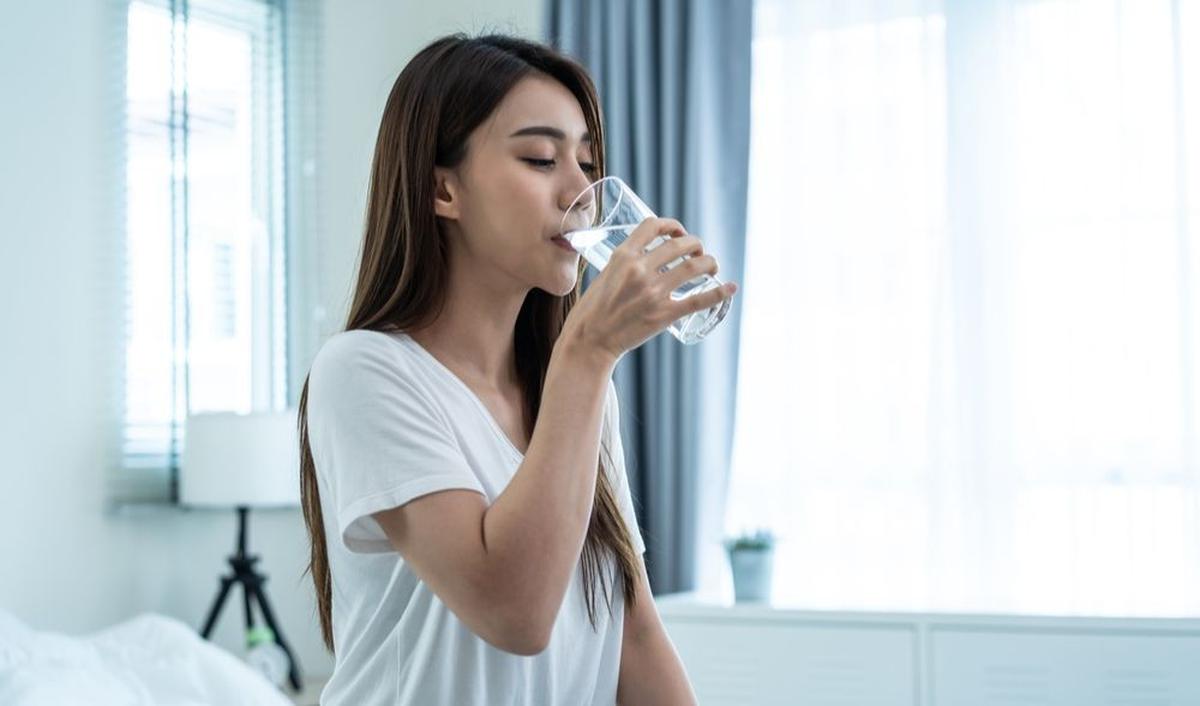 1. Minum Air Hangat<br>