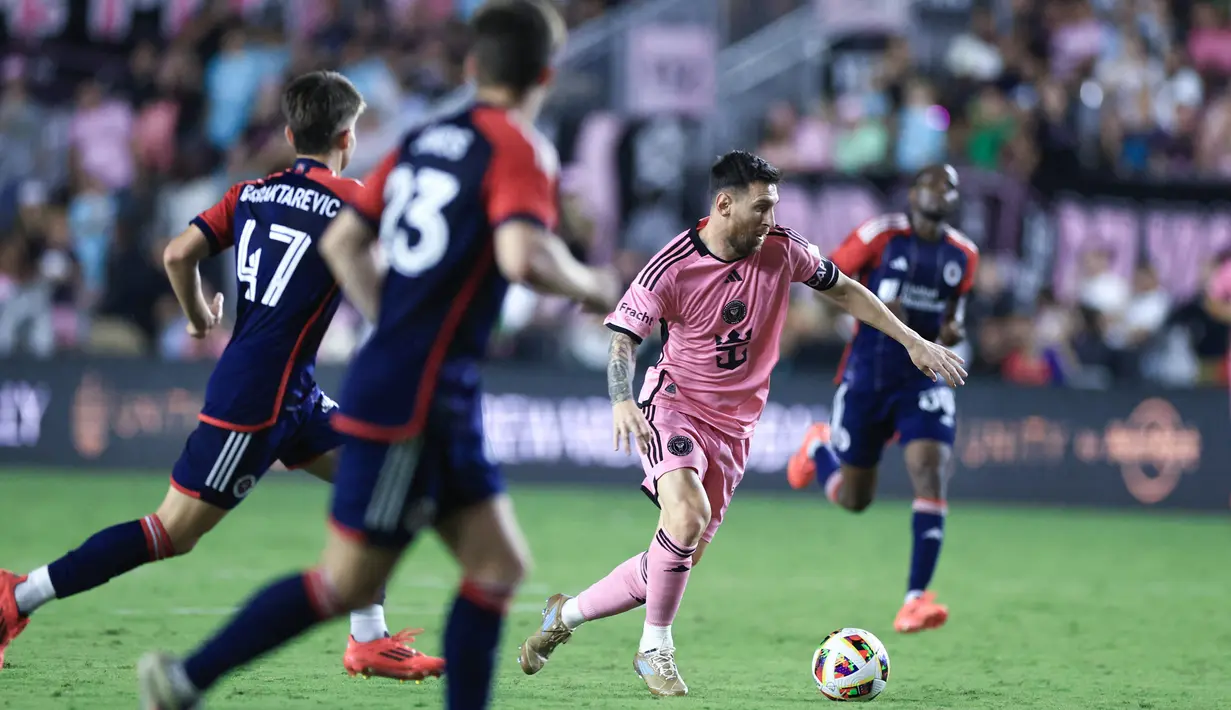 Lionel Messi kembali menunjukkan keajaibannya disaat tim membutuhkan sosok yang mampu memecahkan kebuntuan. (AFP/Carmen Mandato)