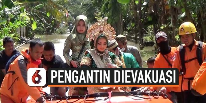 VIDEO: Tim SAR Evakuasi Mempelai Wanita dengan Perahu Karet