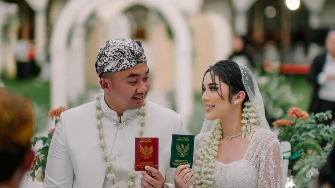 8 Potret Detail Penampilan Cantik Manglingi Fay Nabila dari Lamaran sampai Menikah