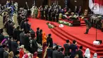 Presiden Joko Widodo memberi salam usai menyampaikan pidato kenegaraan pada Sidang Tahunan MPR dan Sidang Bersama DPR - DPD Tahun 2022 di Gedung Nusantara, Kompleks Parlemen, Senayan, Jakarta, Selasa (16/8/2022). Jokowi menyampaikan pidato kenegaraan dalam sidang tahunan MPR RI dan sidang bersama DPR RI dan DPD RI Tahun 2022. (Liputan6.com/Johan Tallo)