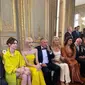 Adu Gaya Anne Hathaway dan Lisa BLACKPINK dalam Busana Serba Kuning. foto: Instagram @blackpinkblinkindo