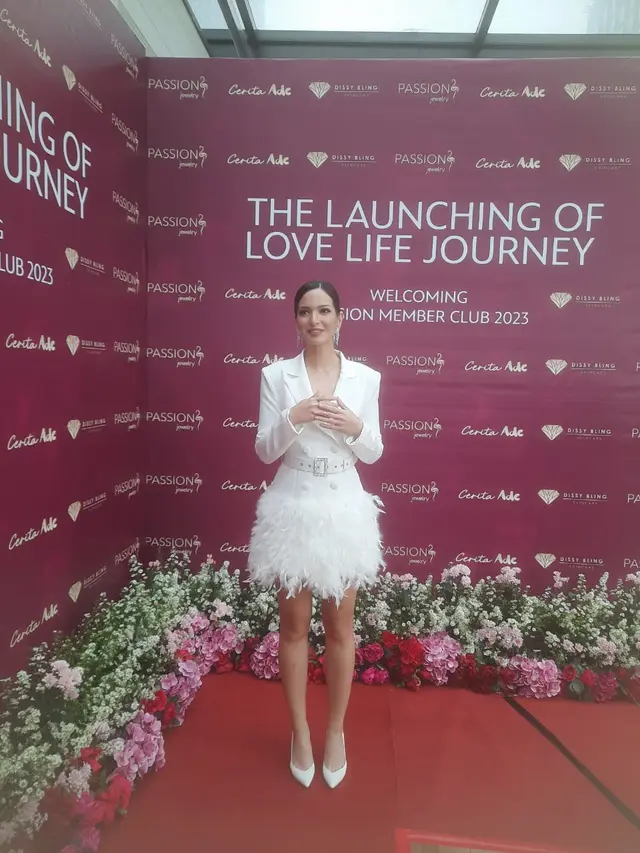 Nia Ramadhani dalam peluncuran koleksi perhiasan Passion X Cerita Ade di Jakarta, Selasa, 7 Februari 2023.