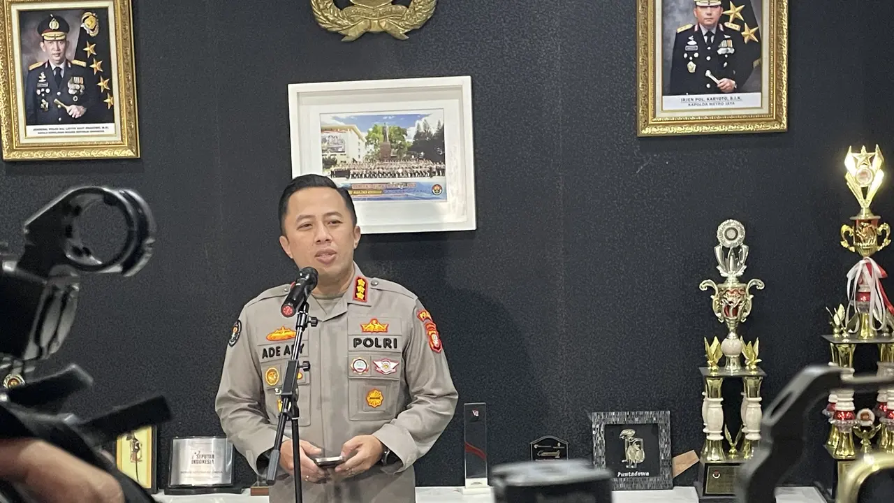 Kabid Humas Polda Metro Jaya Kombes Ade Ary Syam Indradi bicara soal permohonan penangguhan penahanan yang diajukan tersangka kasus industri film porno Siskaeee.