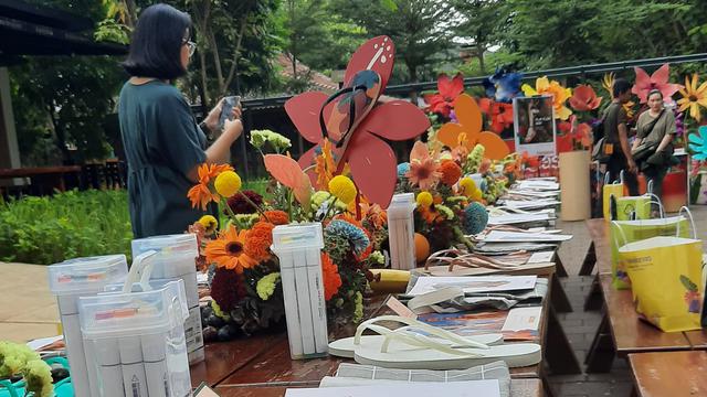 Sejarah Awal Sandal Jepit dan Mengapa ada Hari Sandal Jepit Sedunia?