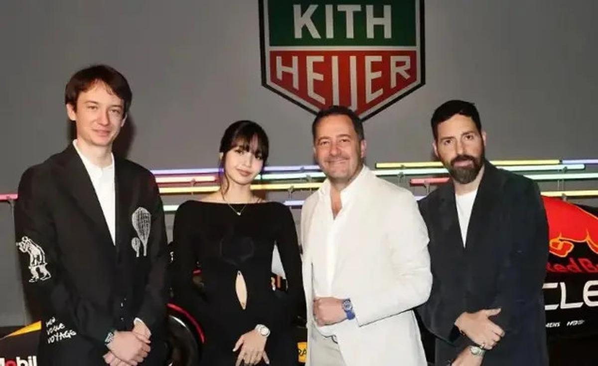 Lisa BLACKPINK Diduga Pamer Jam Tangan Kembaran dengan Frederic Arnault