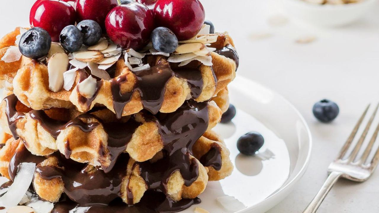 <b>Aneka Resep Waffle Buah Pilihan</b>