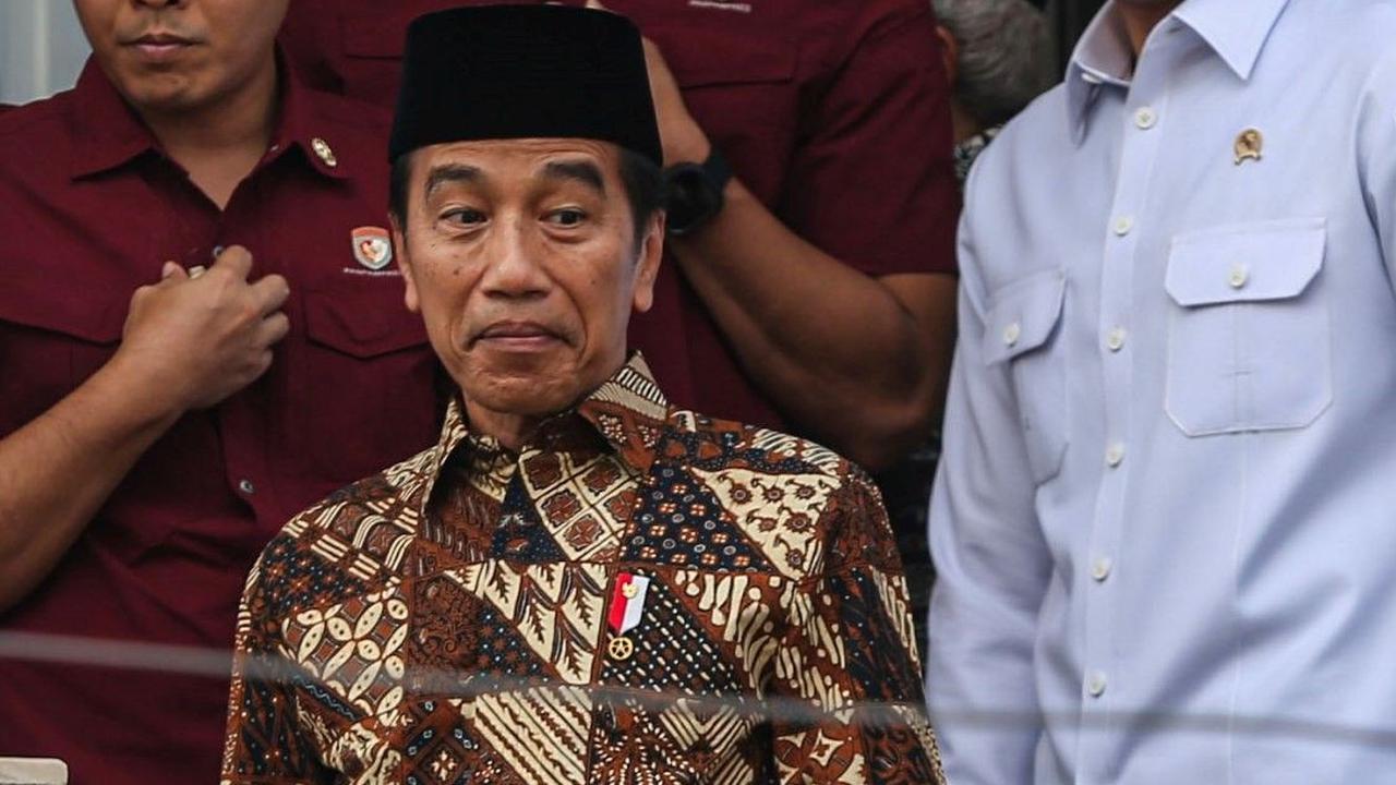 Suasana haru dan penuh duka menyelimuti rumah duka, dengan banyaknya pelayat yang datang untuk memberikan penghormatan terakhir. Foto: Liputan6.com / Angga Yuniar