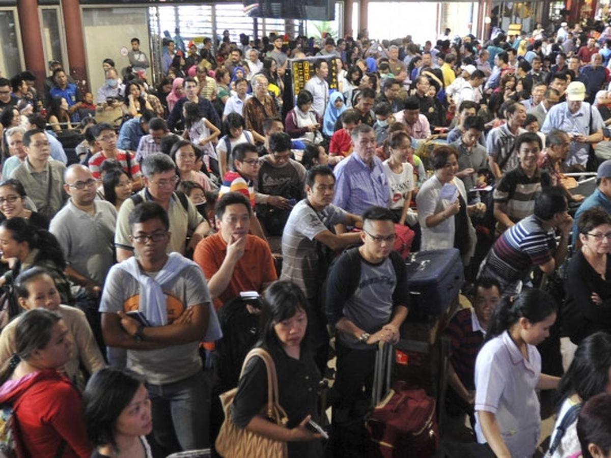 Imbas kebakaran, penumpang menumpuk di Terminal 2D Soekarno-Hatta