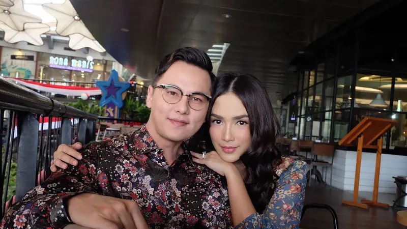 [Bintang] Ussy Sulistiawaty dan Andhika Pratama