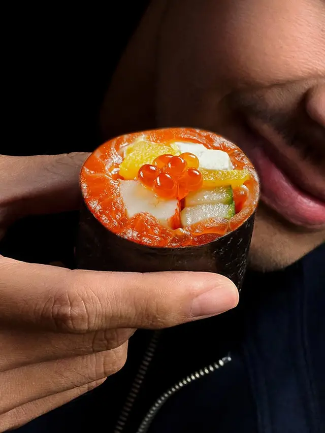 Sushi Bertemu Stroberi dan Mangga, Kolaborasi Chalton Ciptadi & Sushi Hiro Hadirkan Sushi Jumbo Bertema Buah yang Bikin Penasaran