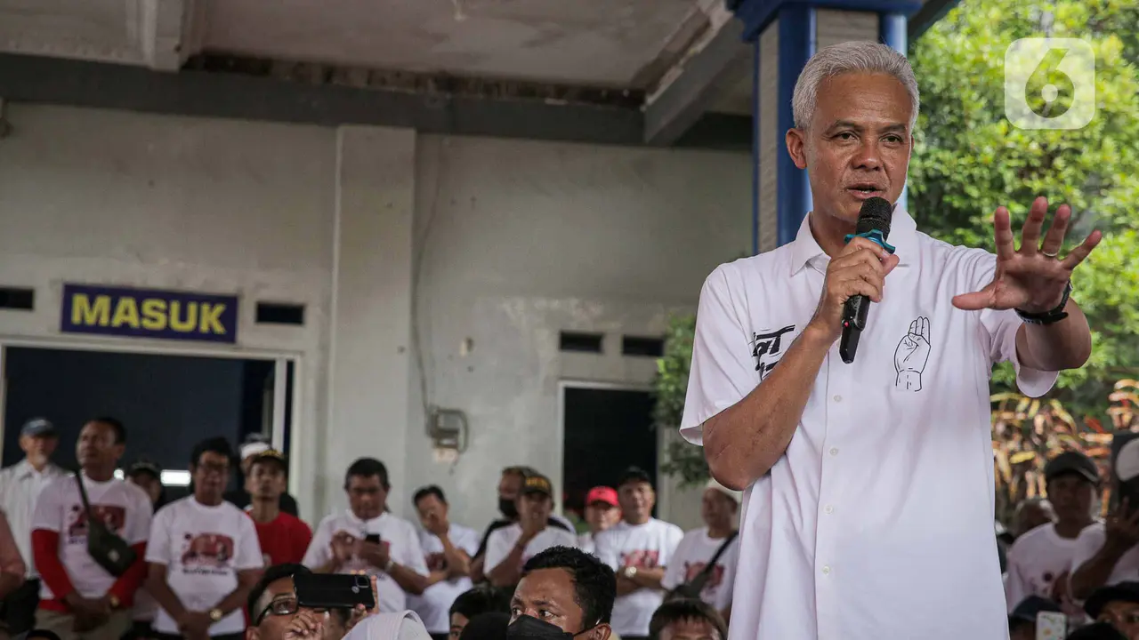 Ganjar Pranowo Sapa Pendukungnya di Cilacap