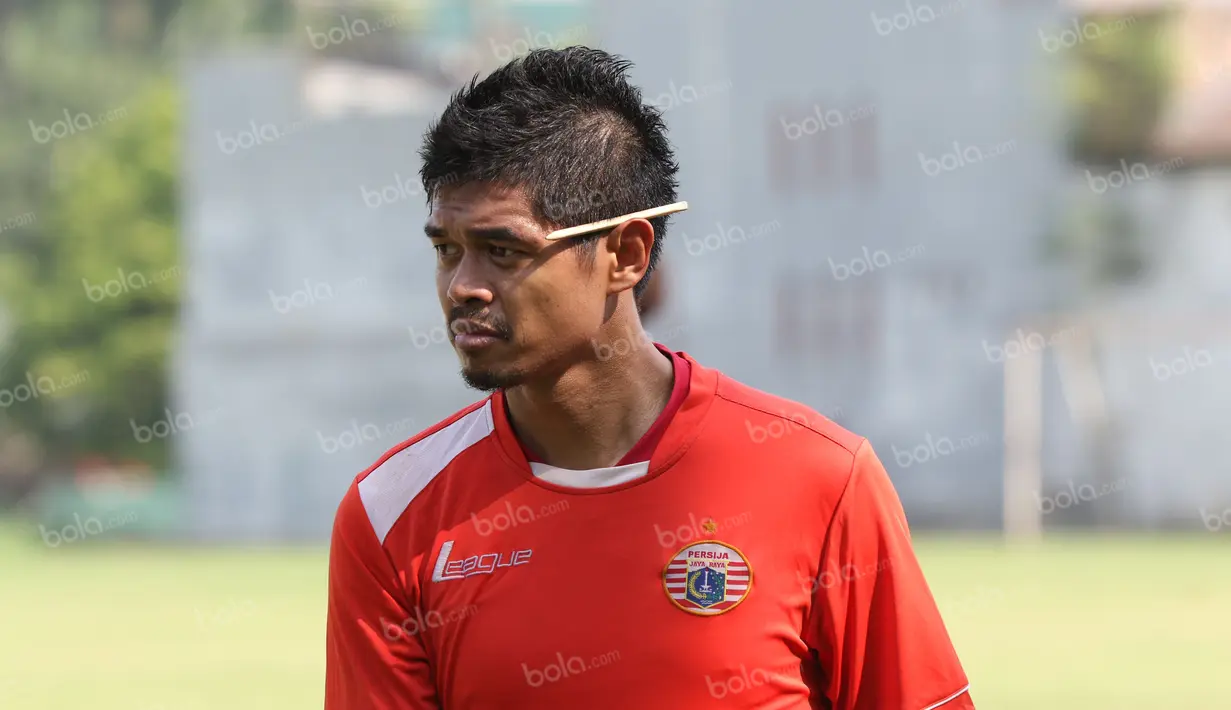 Bambang Pamungkas saat berlatih bersama Persija Jakarta di Lapangan Villa 2000, Pamulang, Tangerang Selatan, Senin (25/4/2016). (Bola.com/Nicklas Hanoatubun)