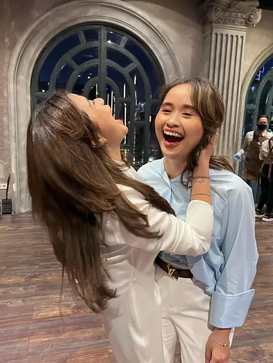 Brisia Jodie mengaku dekat dengan Gritte Agatha karena sang sahabat bisa menjadi pendengar yang baik untuknya. (FOTO: instagram.com/brisiajodie96/)